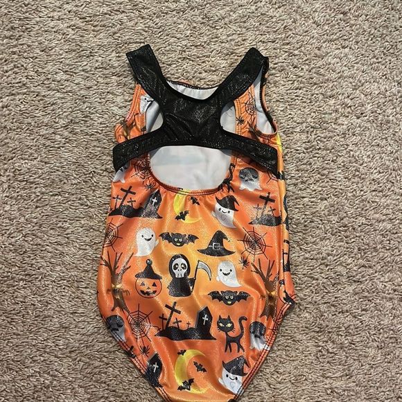 Child size 4 leotard no tears rips or piling. Only worn a few times . - Picture 2 of 4